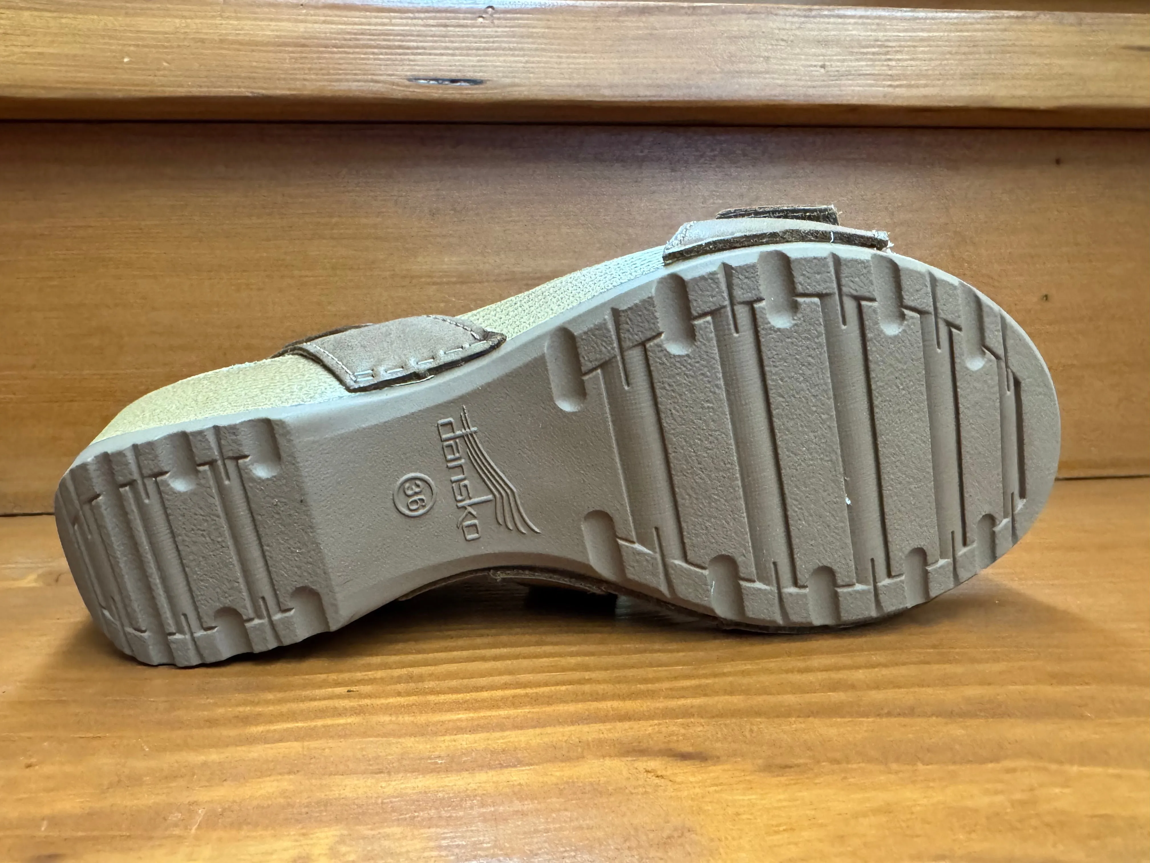 Reinforced Sides Elite Edge Dansko Trinity Tan