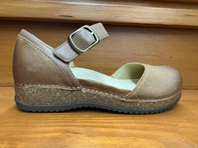 Dansko Mae Tan Burnished Leather Eye Shade Seamless Stitching