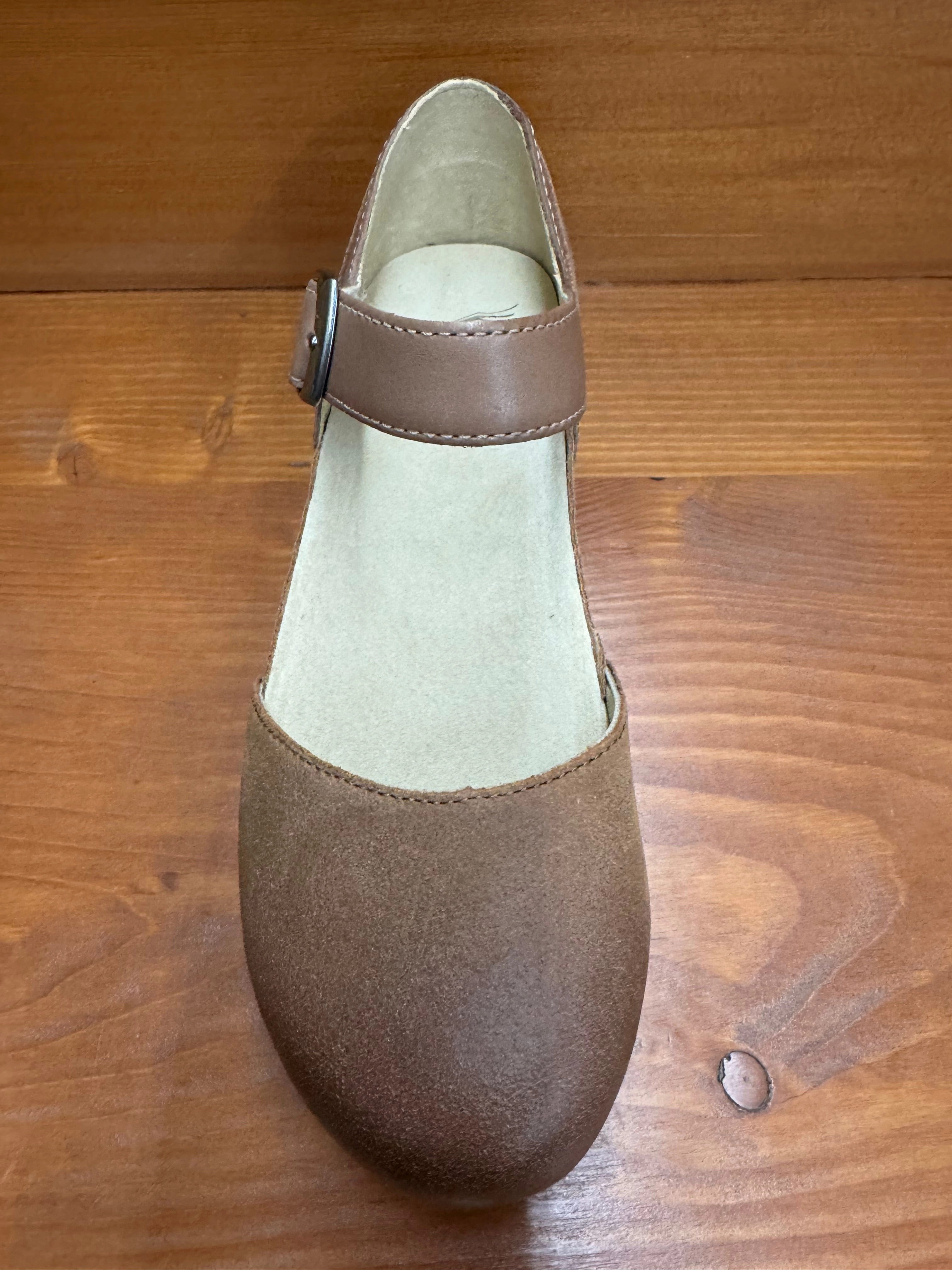 Non Marking Active Life Dansko Mae Tan Burnished Leather