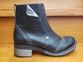 Dromedaris Kassia Black Soft Leather Odor Resistant