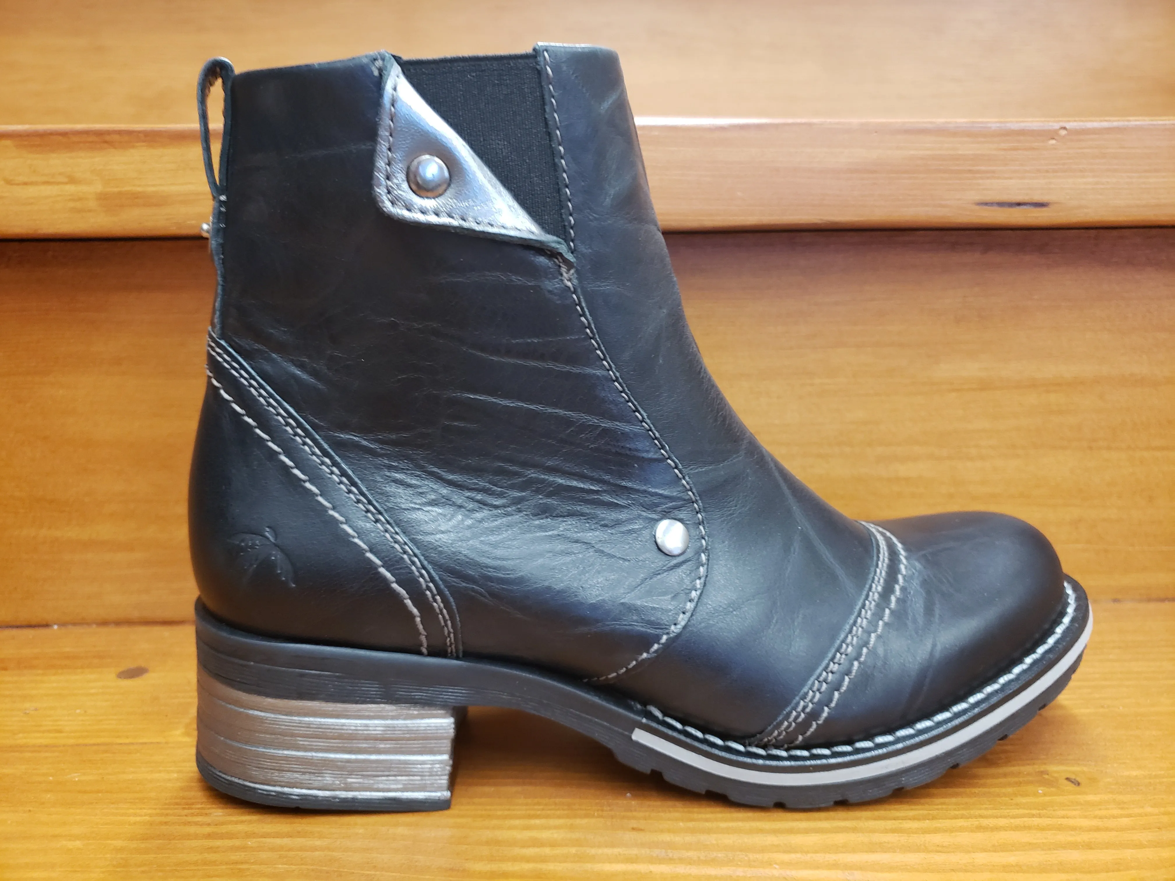 Versatile use Dromedaris Kassia Black