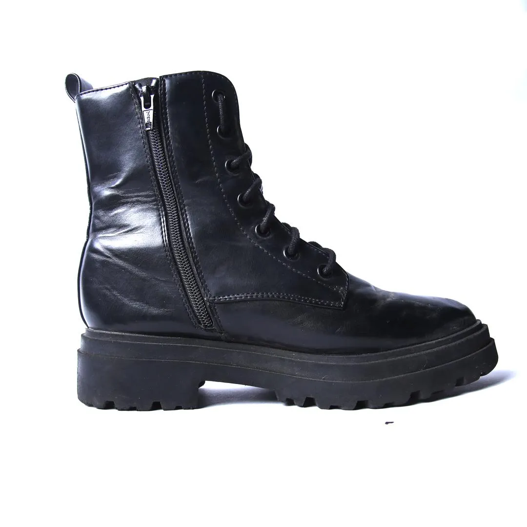 High Top Casual Shoe A NEWDAY .