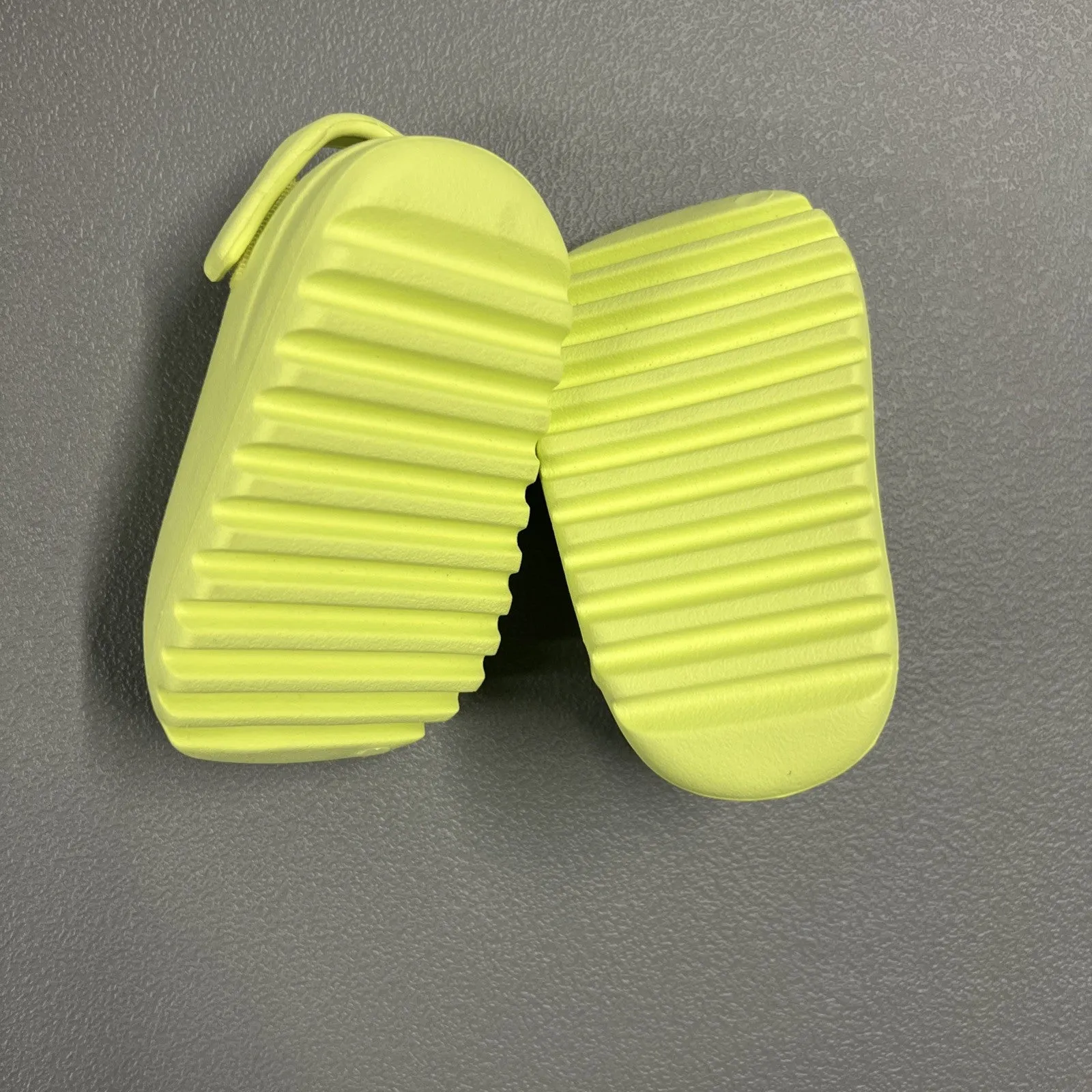 Adidas Supernova 2 Running Shoe Size 6 Kids- Adidas Yeezy Slide Infant