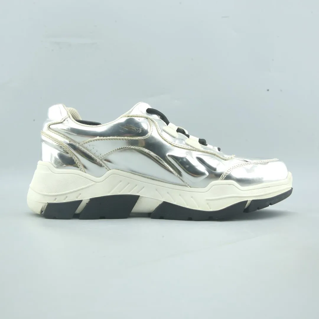 ZARA . Popular Sneakers 2025